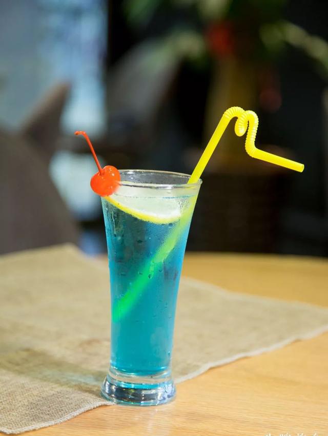 1个汉堡竟让2个人吃到扶墙出?福州这家美式餐厅性价比高到爆表!