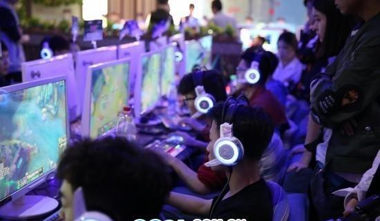 LOL: 成都兴起电竞培训 电子竞技不仅仅是打游