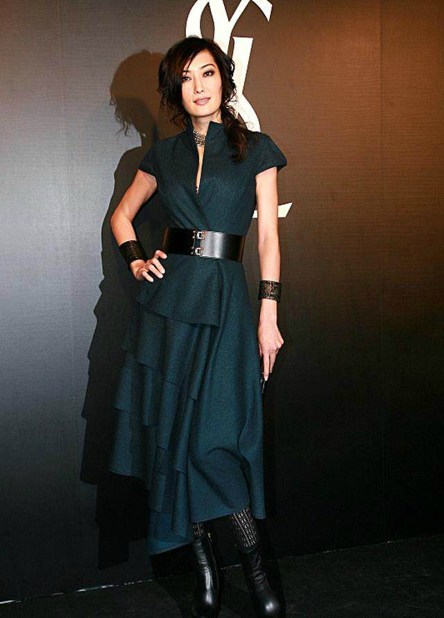 身高178cm的孟广美,51岁模特身材保持依旧