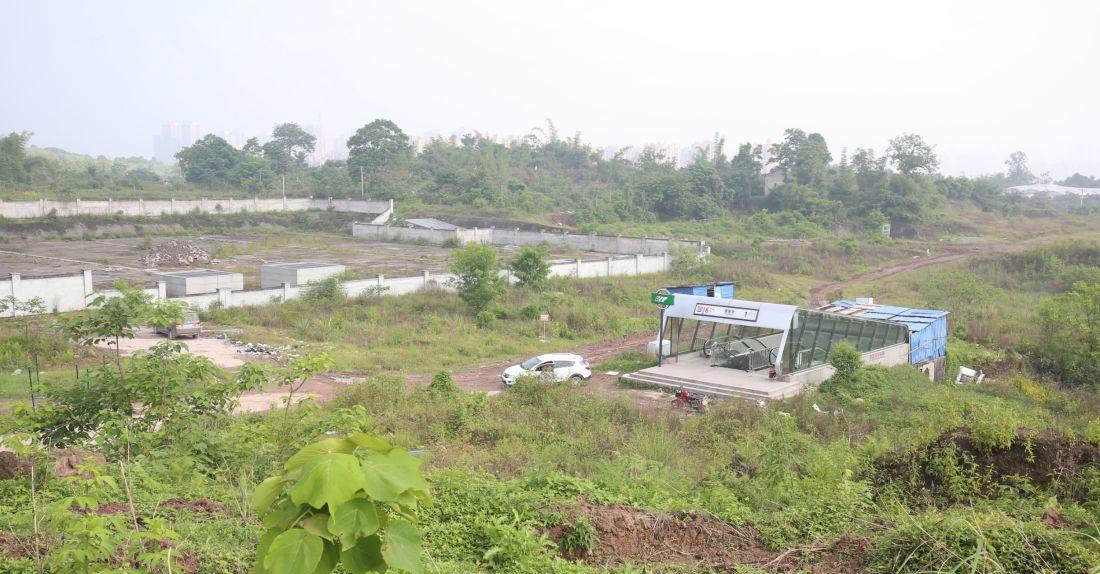 据工作人员表示,这里很少乘客在曹家湾站上下车.