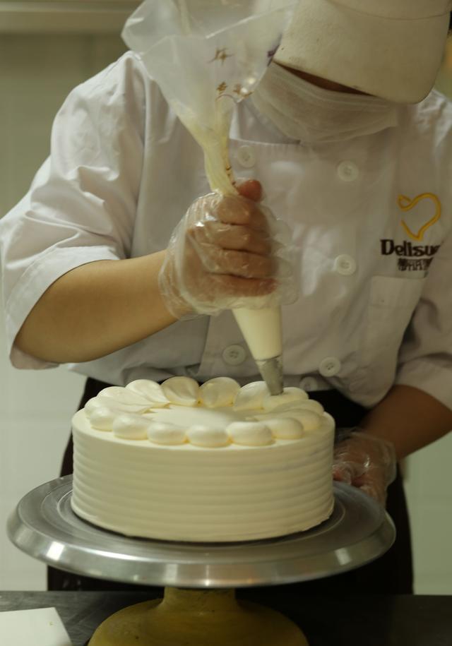 蛋糕制作看了之后会发现你也能成蛋糕师