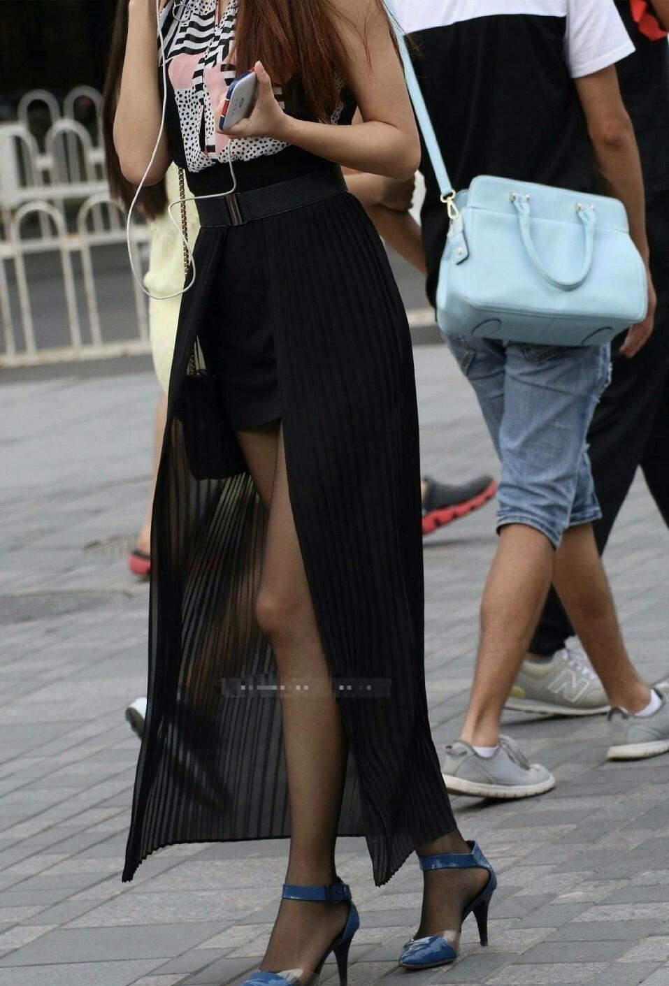 街拍薄纱半透视长裙, 开叉的裙子做起事情来更加方便