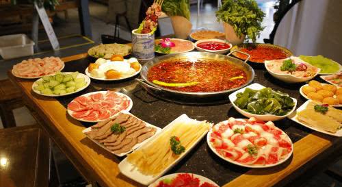 重庆火锅为什么比四川火锅好吃?看了这三点全明白!太过瘾了!