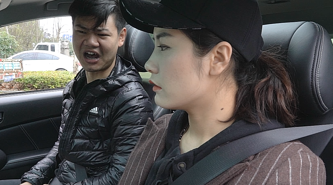 二货瞧不起女司机,结果自己才是真正的马路杀手,笑惨了