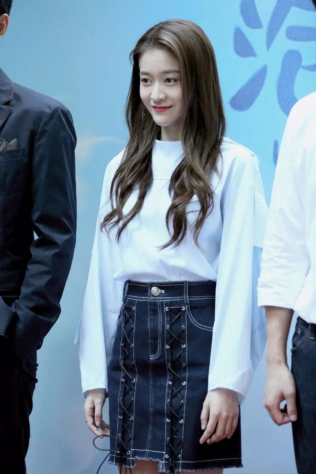 张雪迎时尚搭配,个性十足,清新可爱,少女感十足