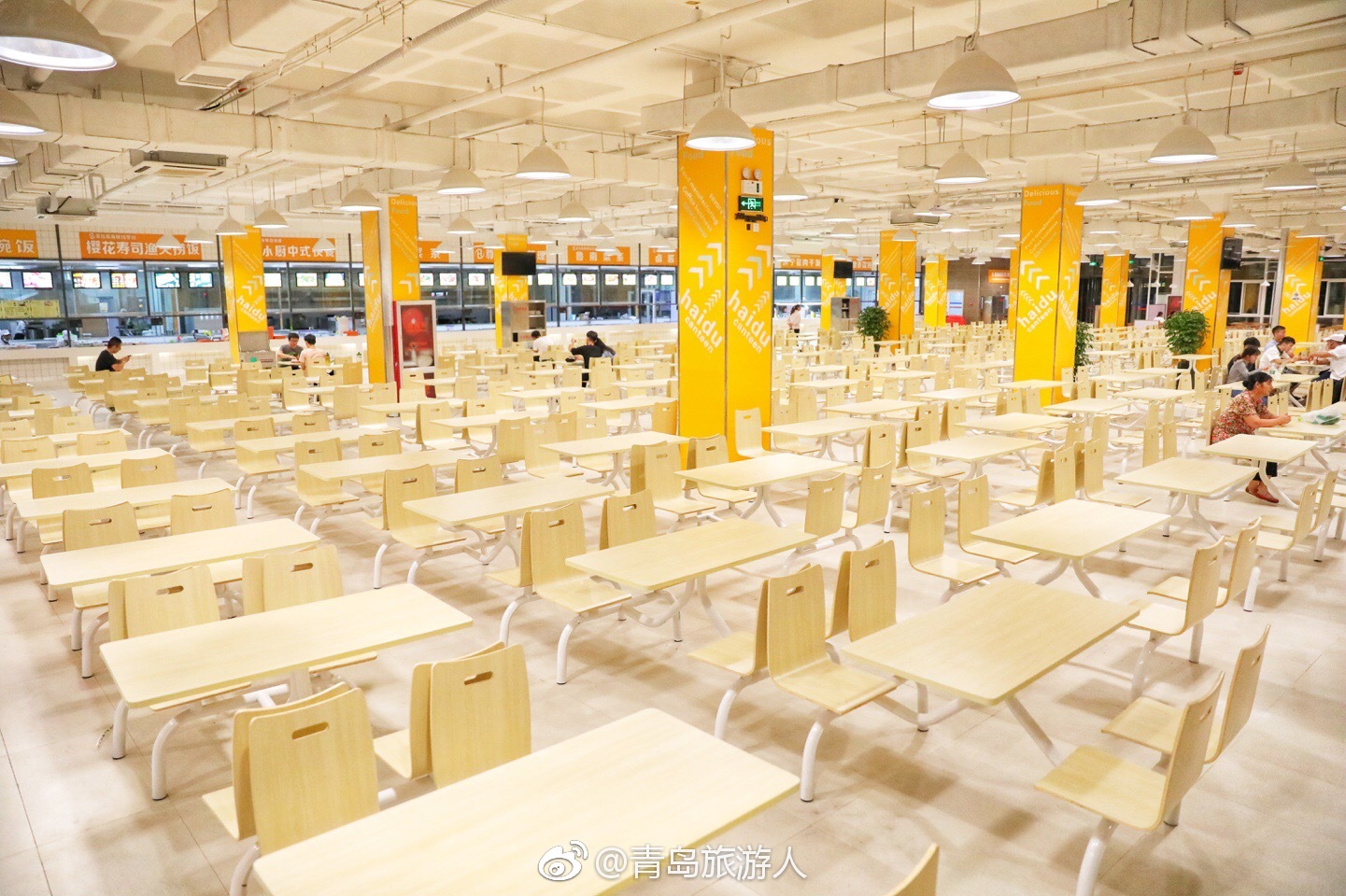 青岛农业大学 的海都食堂从一楼到二楼弥漫着一股小清新风感谢京殴乔