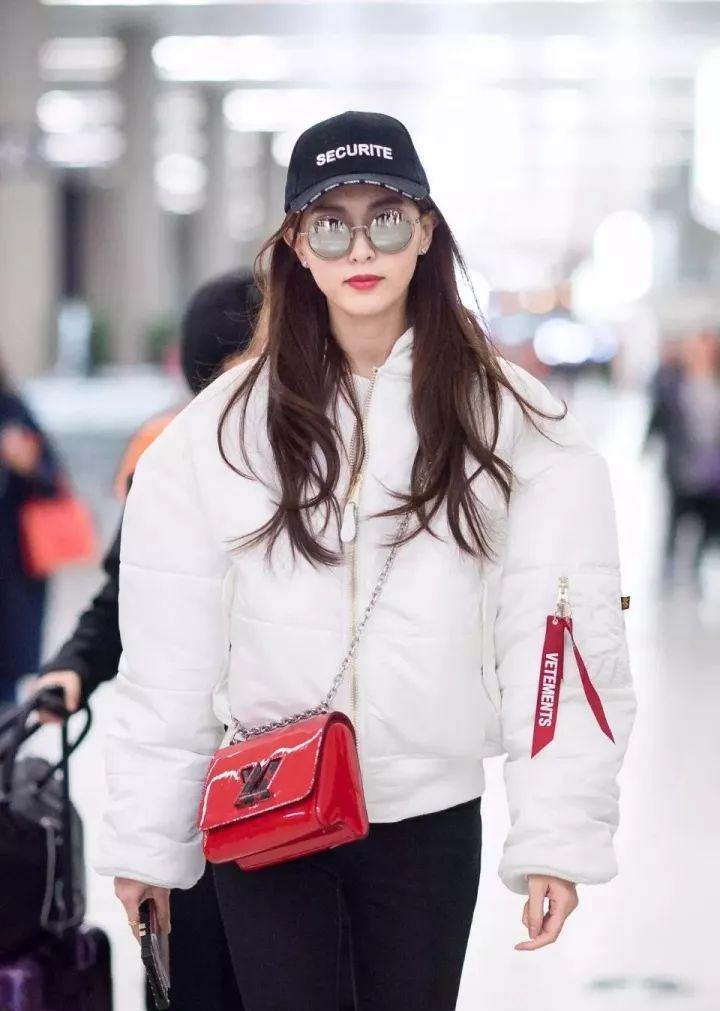 2017年冬天白色羽绒服火了宋茜唐嫣赵丽颖都在穿