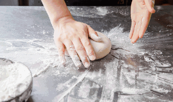 起其他地方那些注重浇头的面 这家店的面食更注重的是师傅的手上功夫