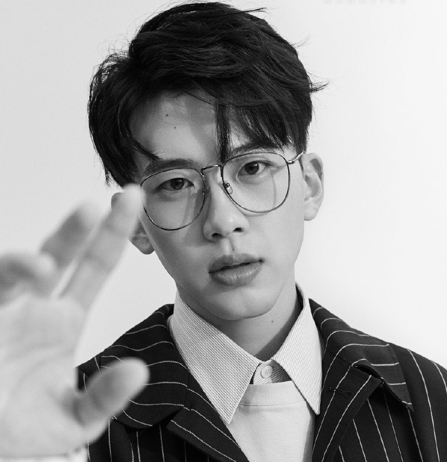 被抖音改变命运的网红,张欣尧,费启鸣上榜,她成为微笑女神