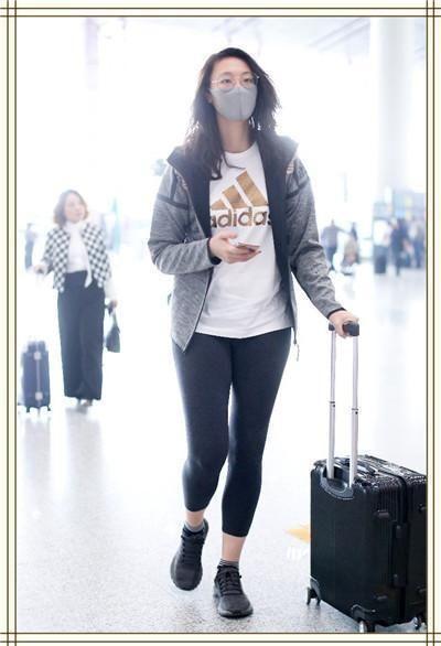 192的惠若琪穿打底裤, 看完她的腿后惊住了, 这