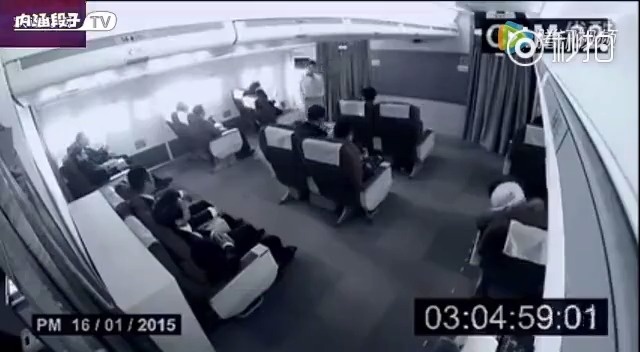 都说了 穿中山装的 拿黑雨伞的 剃平头的不要去