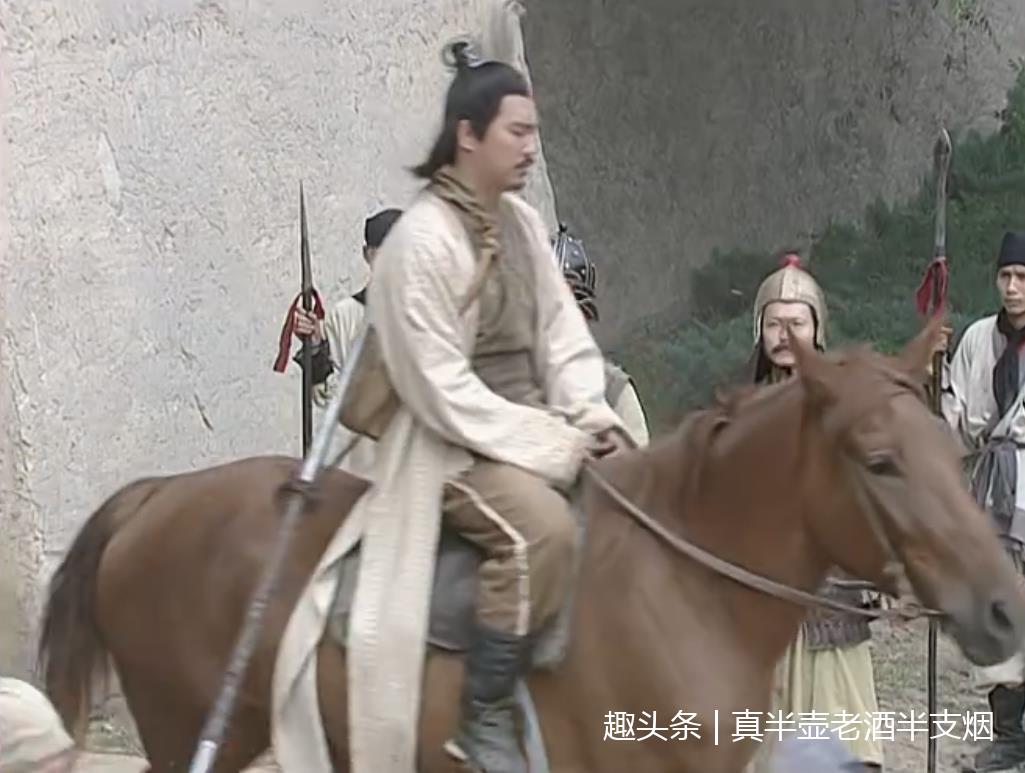 单雄信大枪刃重七十斤 李世民一箭射去火光四溅却被尉迟敬德拉折