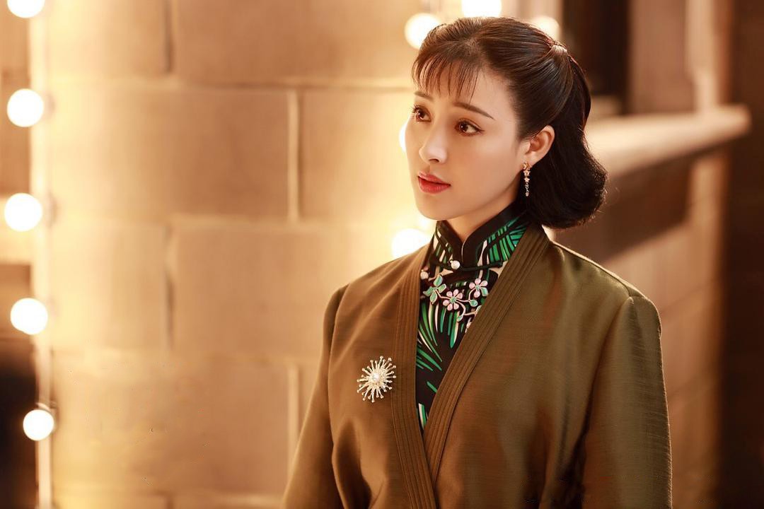 男人都爱的潘金莲甘婷婷原来穿上旗袍依旧这么撩人