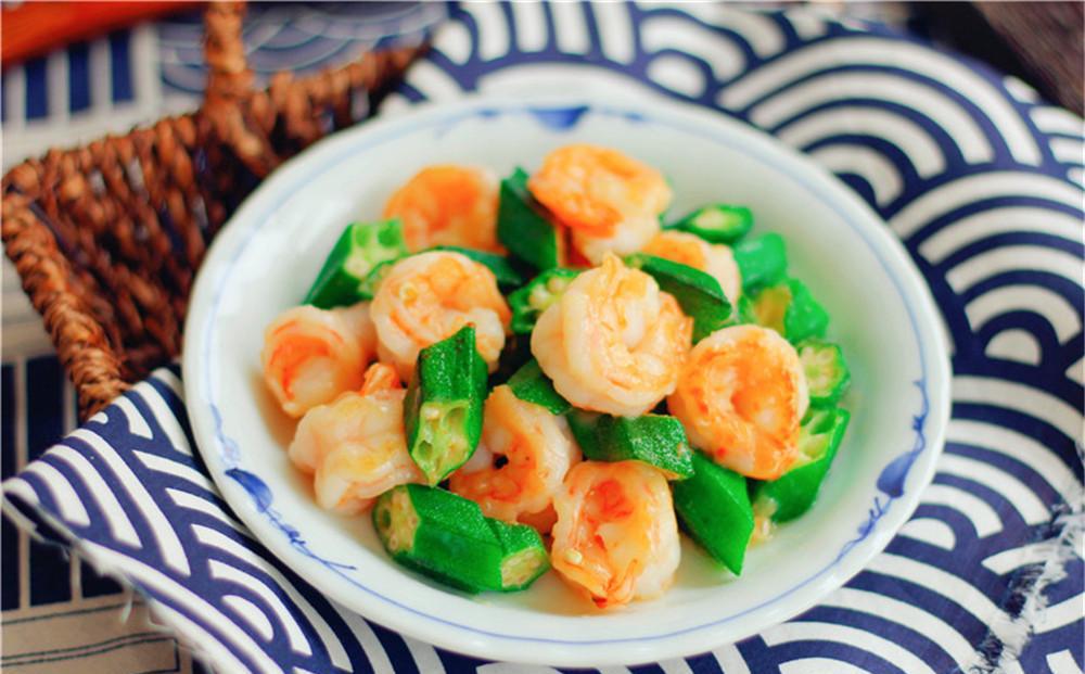 很多人不喜欢的秋葵做成这道菜, 配上虾球好看又好吃