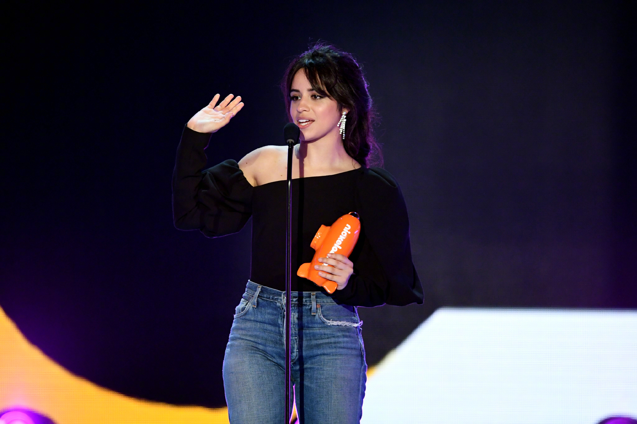 卡妹camila cabello获得今年儿童选择奖最具突破艺人大奖!