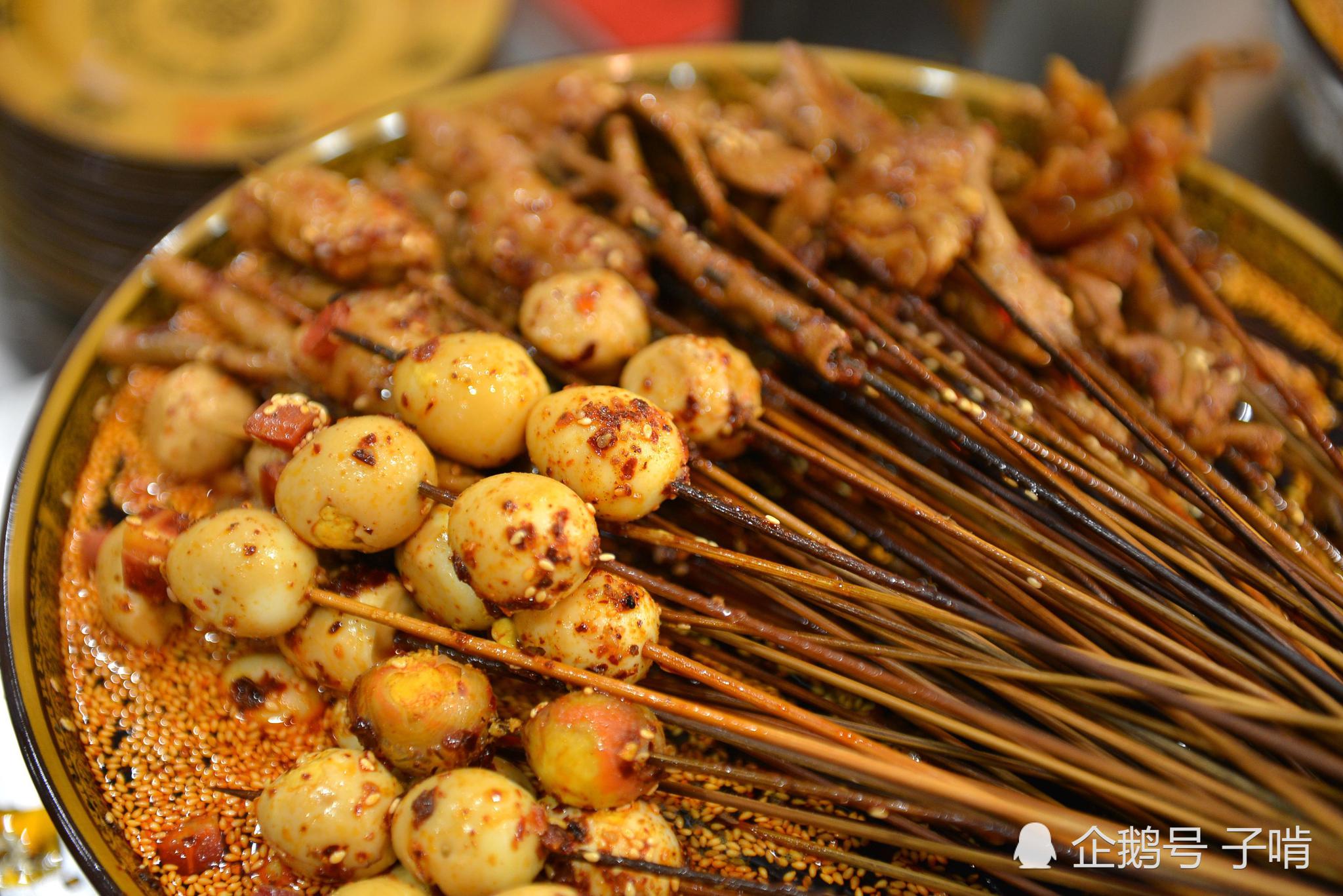 面馆最受欢迎的不是面 重口味的麻辣串一两元卖疯了