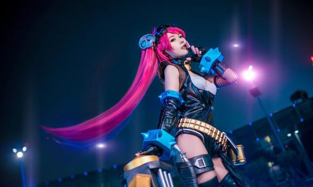 美女cos孙尚香俏皮可爱惹人怜爱