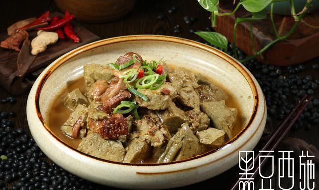 家常版红烧肉焖黑豆腐