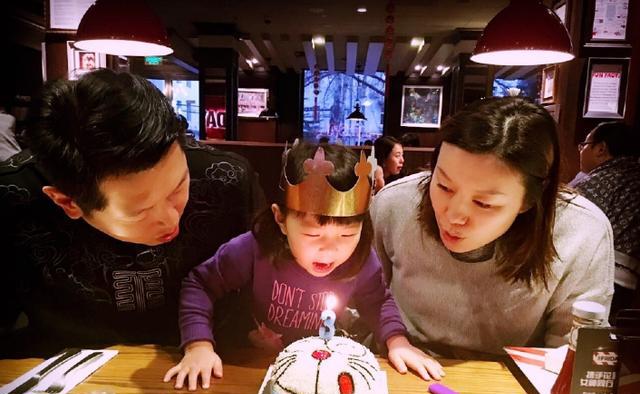 成国内最受欢迎解说,儿女双全幸福美满|周雅菲|cba|莫科_新浪新闻
