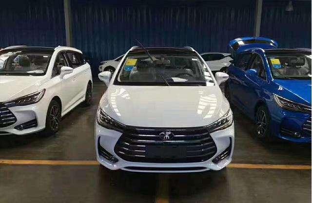 比亚迪宋mpv终于到店,全部换装中文车标,完胜所有合资和自主