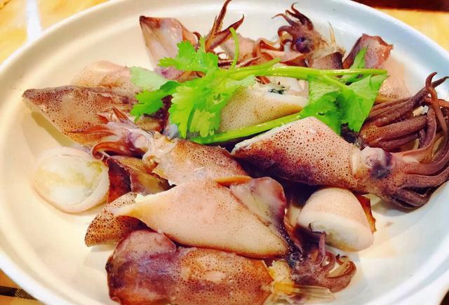 吃生腌一定要早点呀 食材都挺新鲜的 味道和份量挺实在的 芥末吊桶仔