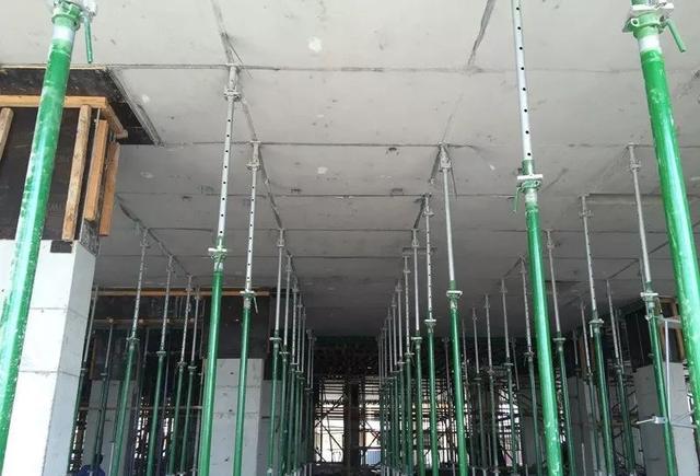 台式早拆模板:4人可搭建,可达100㎡/人,循环使用100次