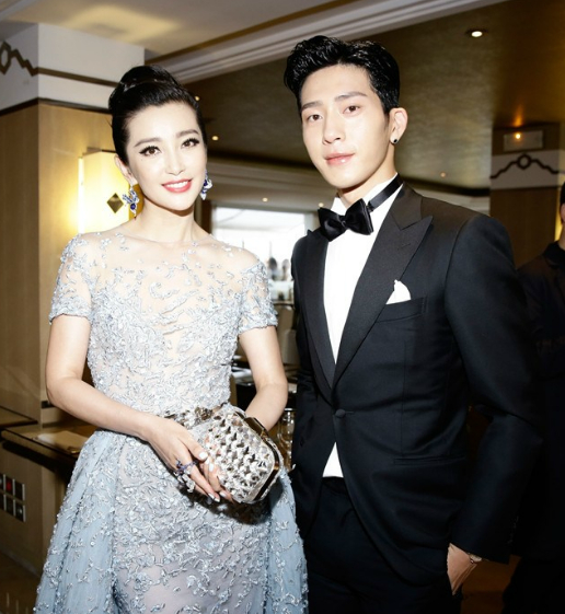 井柏然和谁合照都很绅士,唯独遇到图6,网友,这关系绝对不一般