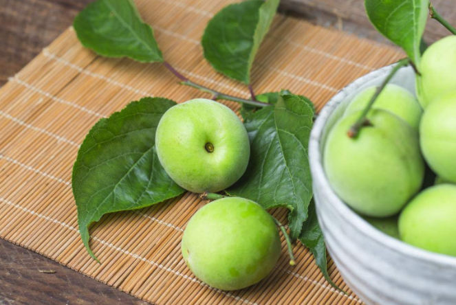 饮食尽可能广泛多样化,多吃高蛋白优质蛋白食物,多吃新鲜的蔬菜水果