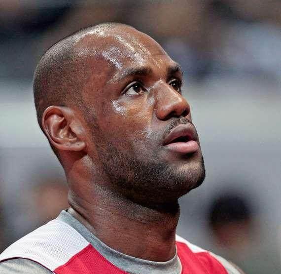 致敬偶像詹姆斯早年还留过这种发型球迷老詹脱发原因找到了