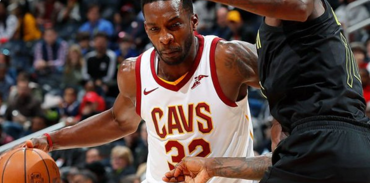 自由市场上包括圣安东尼奥马刺队和洛杉矶湖人队都在追求获得杰夫格林