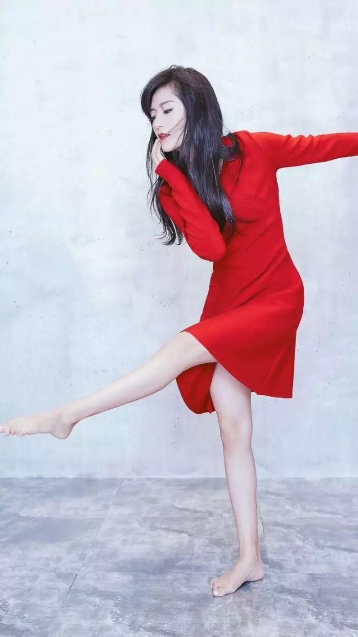 谢娜和林心如同穿黄色长裙, 女神范十足, 网友却说她赢在小心机上