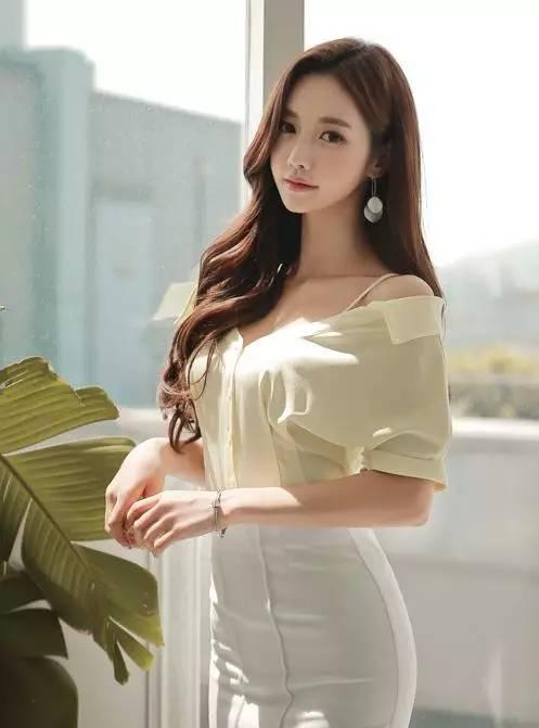 包臀裙紧致感, 漂亮的女生都羡慕, 好身材展露无遗