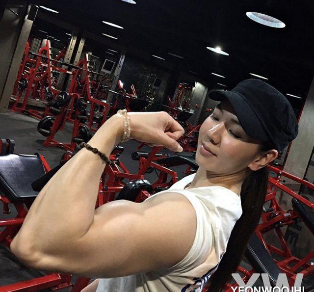 除了脸是女的,全身都是男的:韩国"金刚芭比"壮硕身材好惊悚