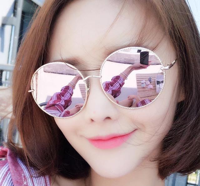 戴了墨镜还可以随意自拍吗?