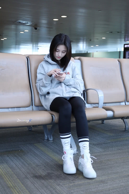 鞠婧祎热情献舞,浑身上下散发光芒,网友:这身材真是惹眼!