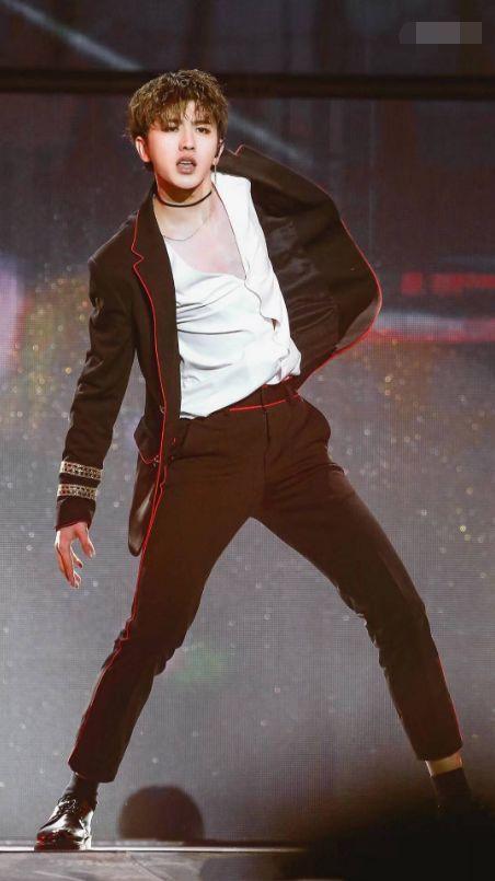 npc顶胯:陈立农羞涩,尤长靖人畜无害,而他"杀"人不眨眼!