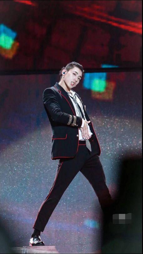 npc顶胯:陈立农羞涩,尤长靖人畜无害,而他"杀"人不眨眼!