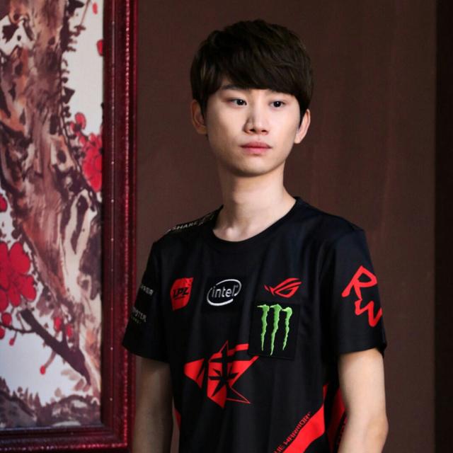 rw夏季赛定妆照:"队霸"是谁一目了然,马哥被doinb调戏