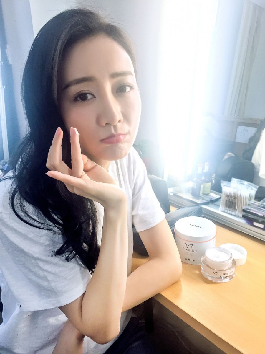 王鸥生活照曝光撒娇卖萌展厨艺