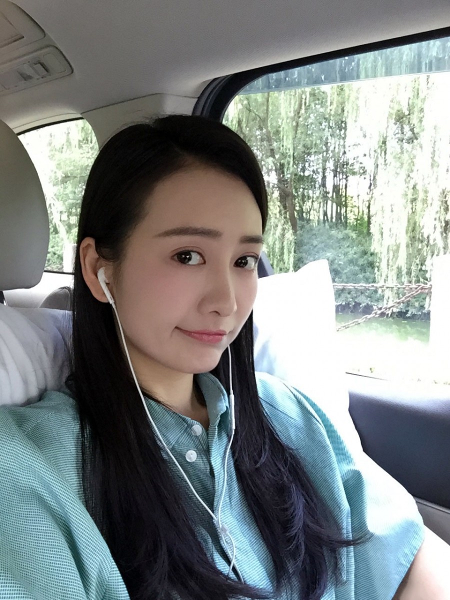 王鸥生活照曝光撒娇卖萌展厨艺