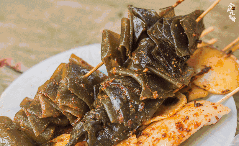 这家比你还老的炸串店,至今只卖1种肉!