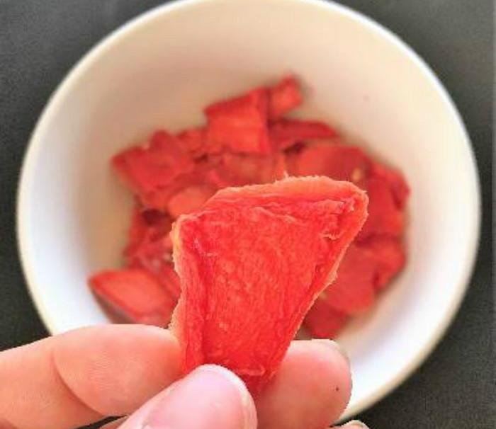 试吃135块的"西瓜干",味道甜到齁,网友:我情愿吃一夏天西瓜