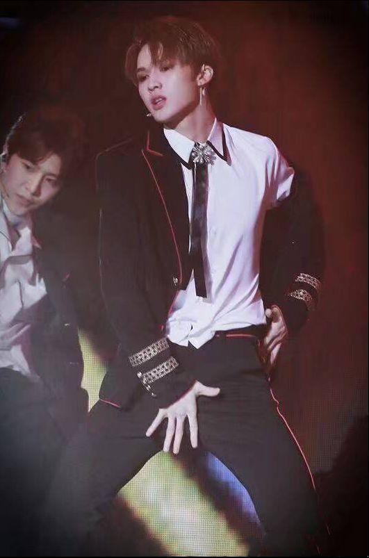 npc顶胯:陈立农羞涩,尤长靖人畜无害,而他"杀"人不眨眼!