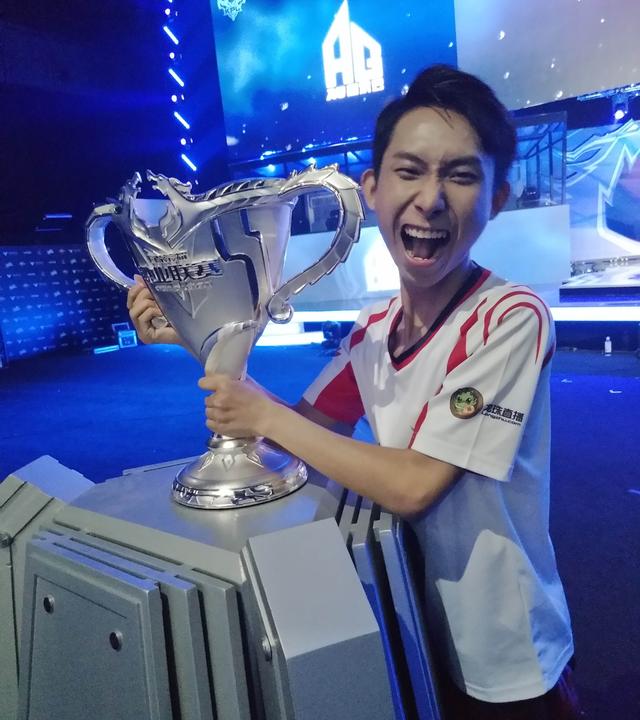 王者荣耀:ag提前降级淘汰!来跟四朝元老梦泪vv,道个别吧!