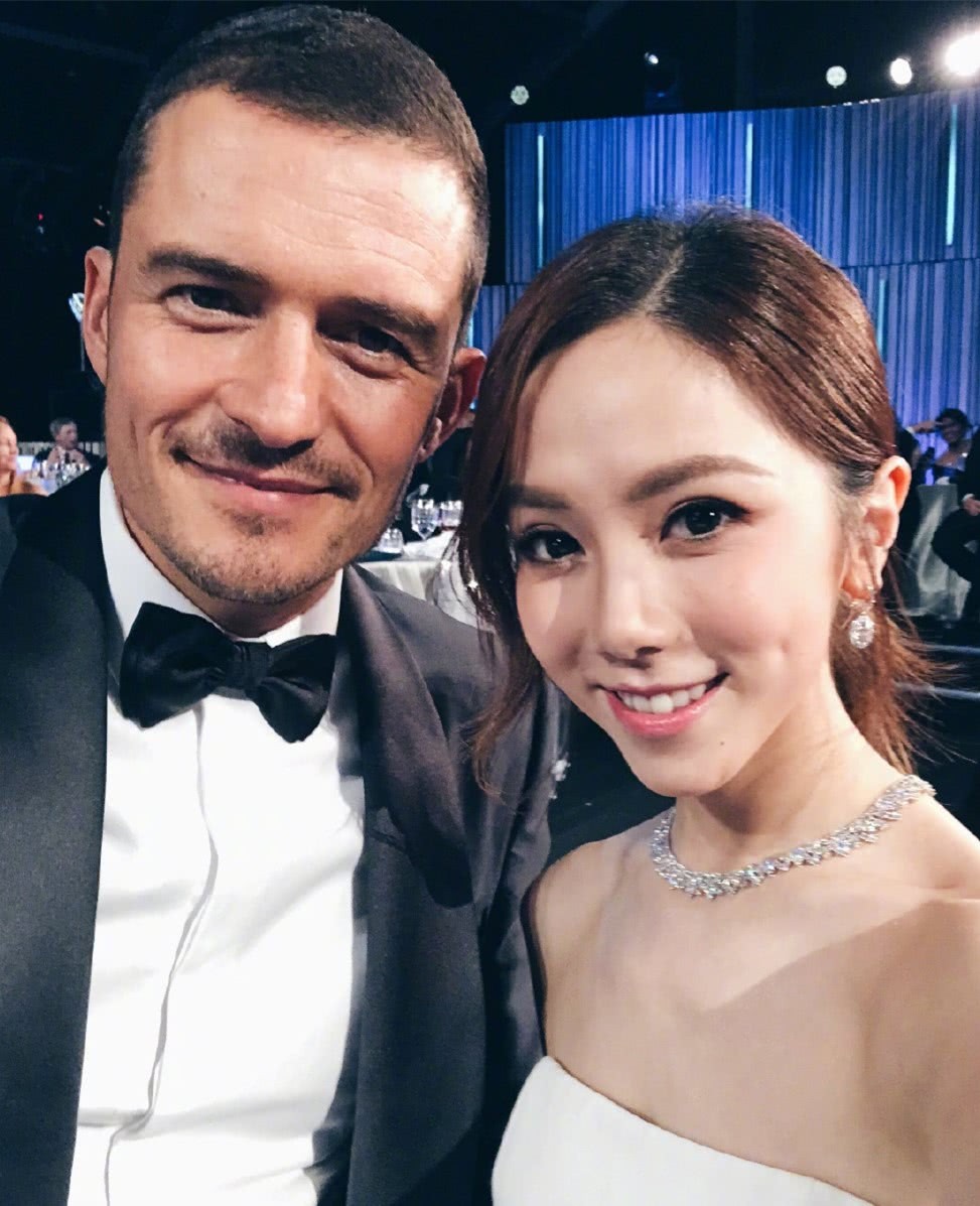 邓紫棋晒男友合照,帅过前男友,造型师当男友穿衣都不一样了