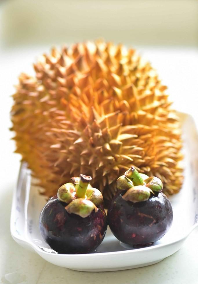 盛产榴莲的泰国,将山竹与榴莲并称为"夫妻果",因为榴莲燥热,多吃易