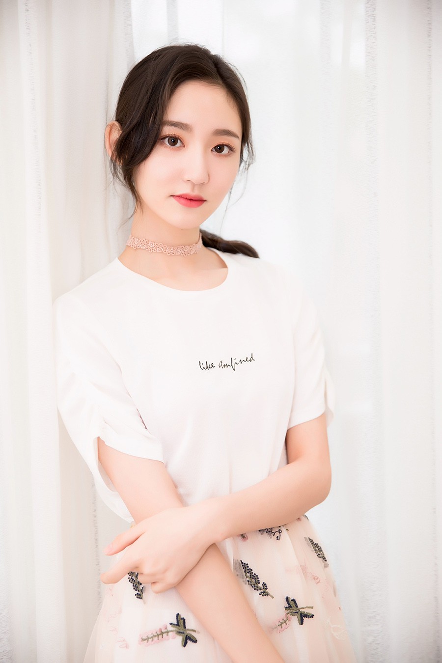 创造101王莫涵初夏写真曝光演绎甜美少女力