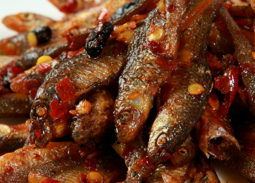 火焙鱼是湖南的传统名菜,属于湘菜系,鲜,香,嫩,外焦里嫩