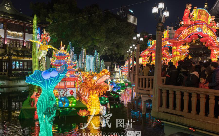 元宵节逛花灯上海豫园灯会人气旺|九曲桥|人流|蛇形|游客|通道_新浪新闻
