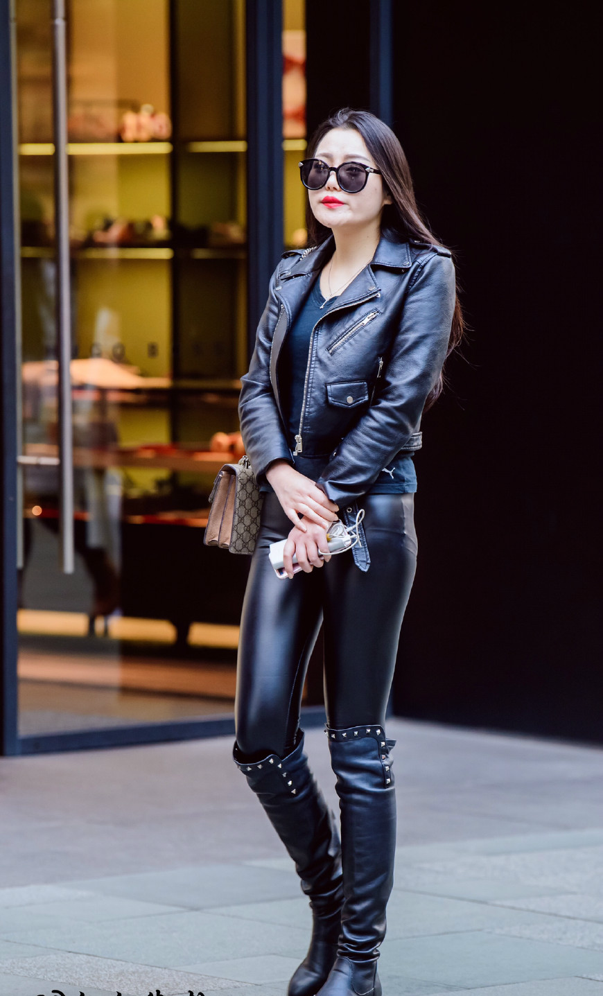 皮衣皮裤皮靴穿出时尚最炫酷